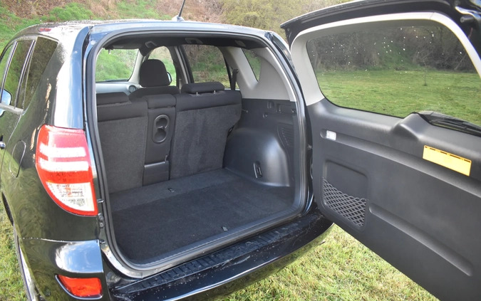 Toyota RAV4 cena 40700 przebieg: 63000, rok produkcji 2010 z Piotrków Kujawski małe 79